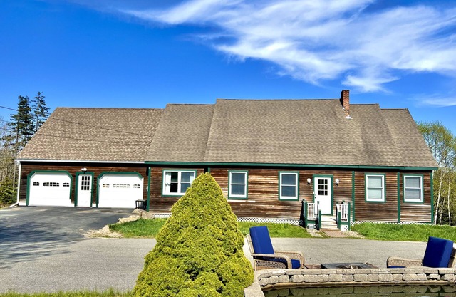 Dog friendly, Spacious home, Steps from the Quarry and close to everything