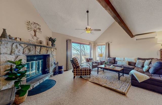 Maison de ville acceptant les chiens avec piscine et bain à remous communs - Ski juste à la porte!