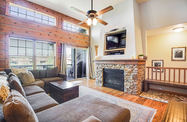 Dog-Friendly Townhome with Private Deck, Grill, Fireplace, & Free WiFi