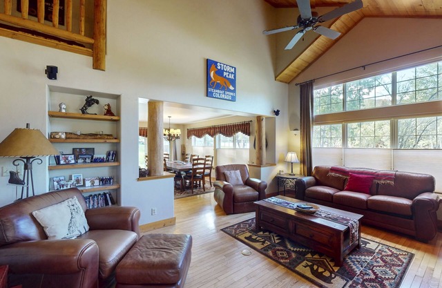 Dog-Friendly Home w/ Mountain Views, Washer/Dryer, Balcony, Deck & Free WiFi
