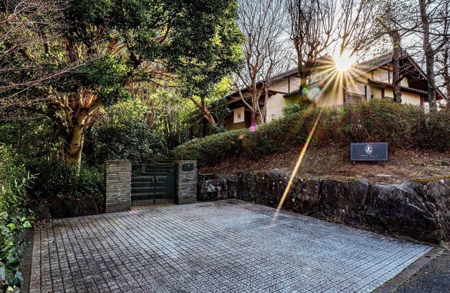 Dogs are welcome as there is a dog run A rental villa surrounded by trees / Ito Shizuoka