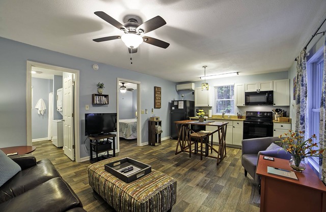 Dogwood Cottage - A perfect AVL couples escape