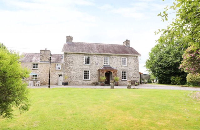 Dolau Farmhouse, LAMPETER