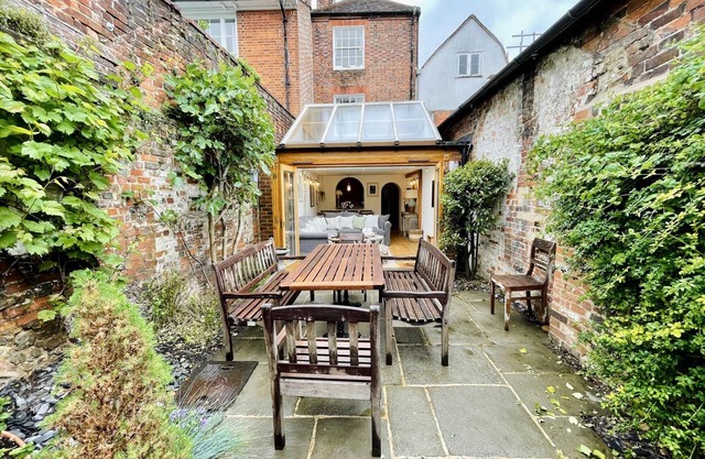 Dolls House - Luxury Townhouse - From 600 Per Night