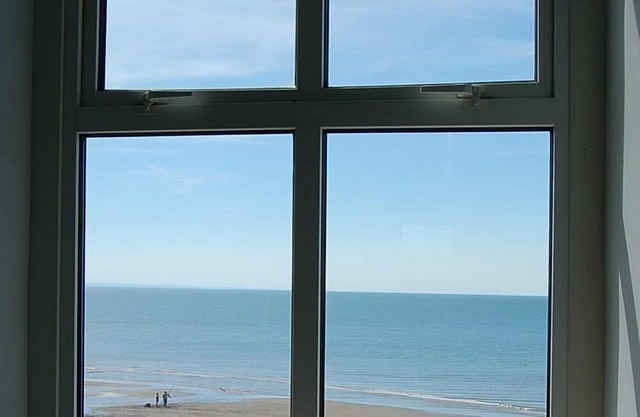 Dolphin Beach House In Tywyn