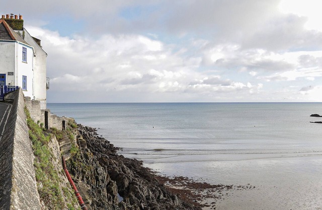 Dolphin Cottage, Portmellon, waterside seaviews