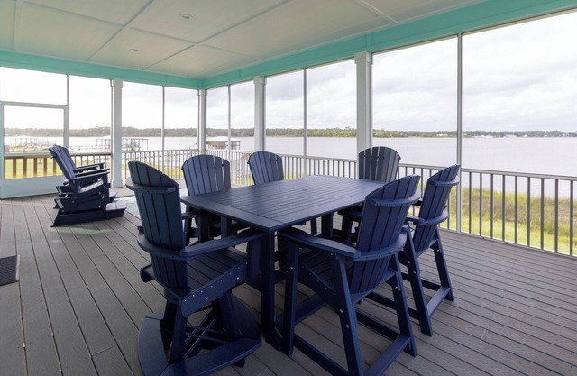 Dolphin Dreams- Hidden Gem! OMG The View! RV Pad W/ Hookups! Kayaks!