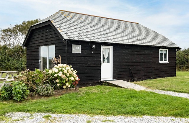 DOLPHIN LODGE, pet friendly, country holiday cottage in Port Isaac