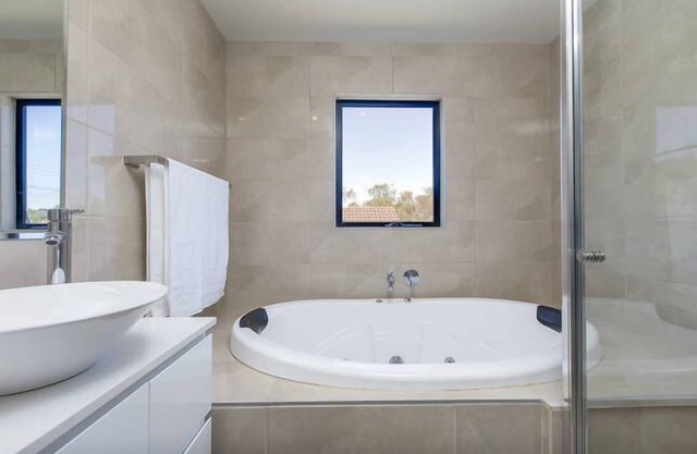 Luxe au Waters Edge Dolphin Suite