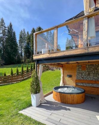 Dom na Zielonym Wzgórzu z własną Sauną i Jacuzzi