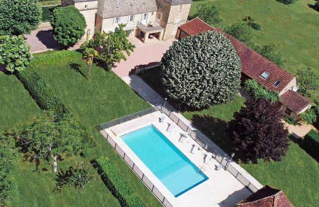 Domaine 12 à 15 pers. piscine chauffée 12x6m proche Sarlat