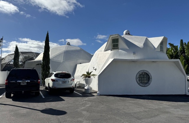 Dome House in Bonita Springs- Naples area, close to shopping and beaches