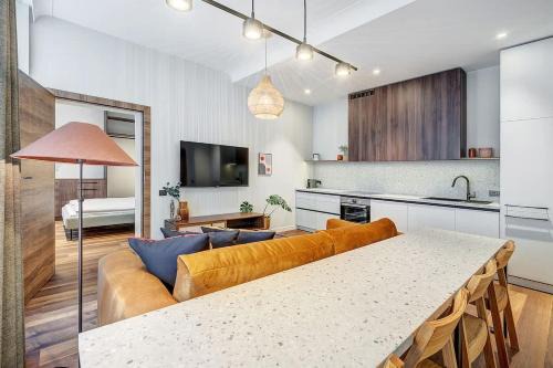 Domillion 5bdr Modern Urban Fourplex So1F