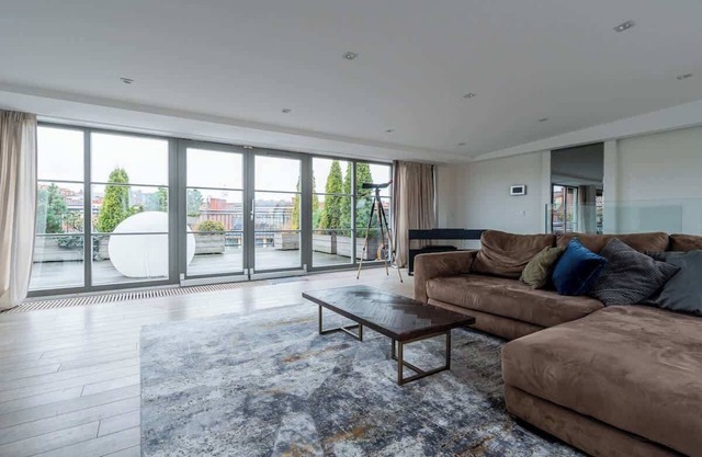 Domillion Amazing 3bdr Penthouse with Terrace MZ28