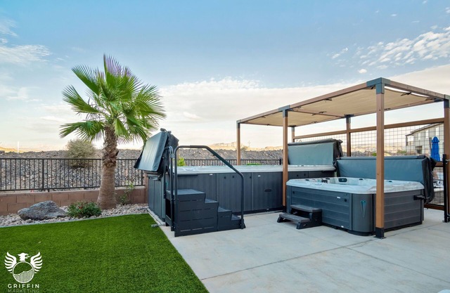 Zion Park & Red Rock Views - Heated Private Swim Spa & Hot Tub, Putting Green