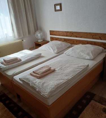 Doppelbett Zimmer
