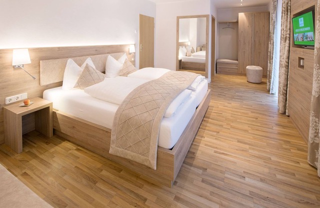 Chambre double business avec douche et toilette