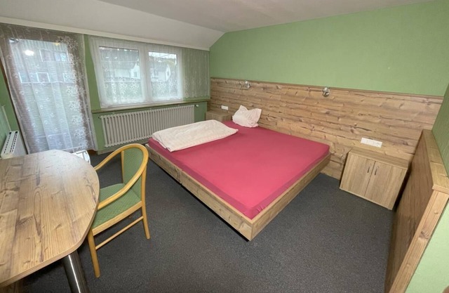 Doppelzimmer mit Balkon - Gästehaus Rössle 5