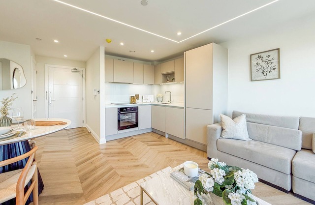 Dorchester Centre Apartment - Free Parking & Views