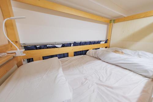 Dormitory サークルテン- Share Room For Male Only 男性専用ドミトリー
