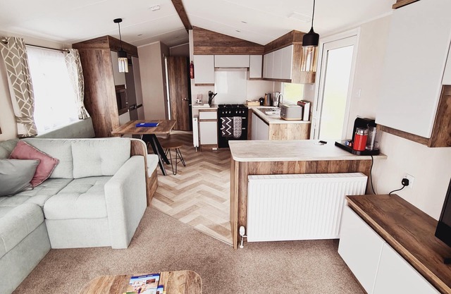 Dorset - Freshwater Beach Holiday Home ...with its own private beach!