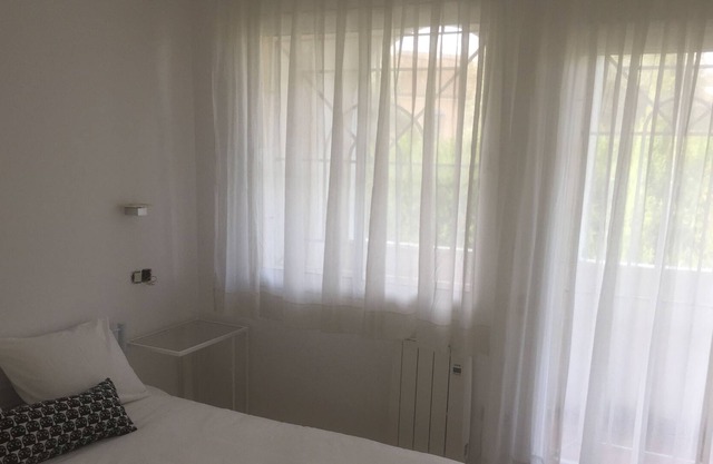 Chambre double avec salle de bain 2. Dans un appartement de 3 chambres