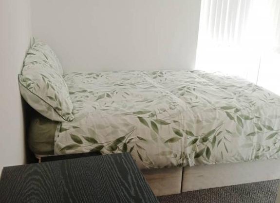 Double bed (R2) close to Burnley city centre