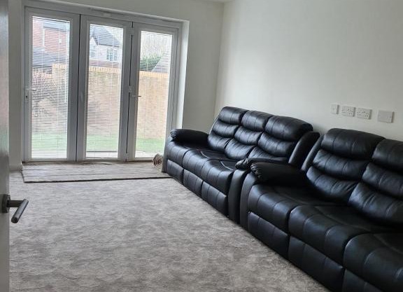 Double bedroom in Cheadle