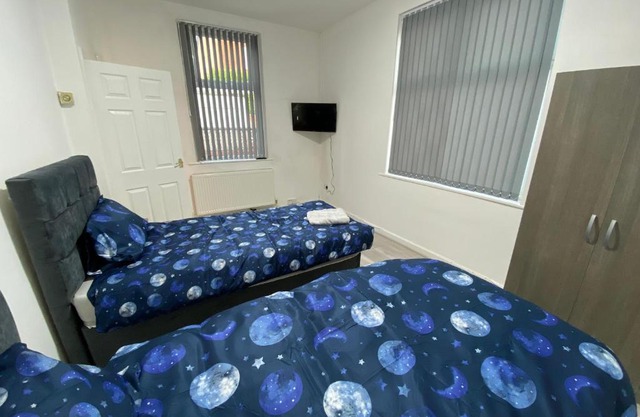 Double Bedroom In Manchester 13 Woodfold Ave, M19 3AP, RM1 2 Sing Bed