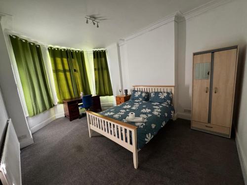 Double-Bedroom in the Heart of Salford Manchester Perfect for Short Stays GCSW2