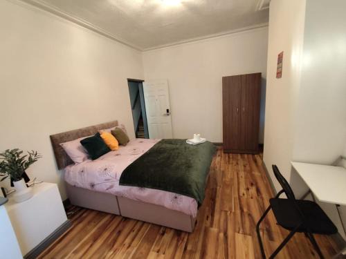 Double-Bedroom in the Heart of Harpurhey Manchester A1 Perfect for Short Stays