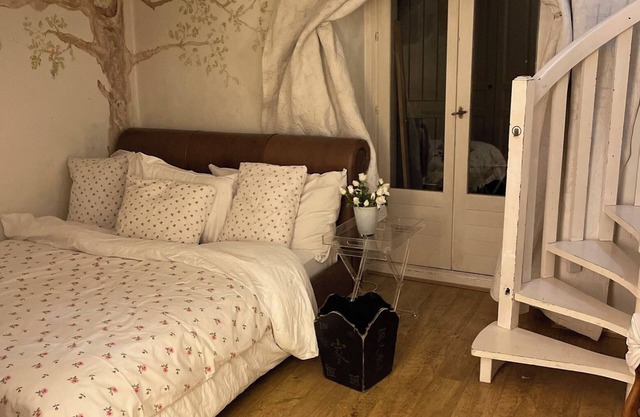 Chambre double en duplex dans une jolie maison de campagne