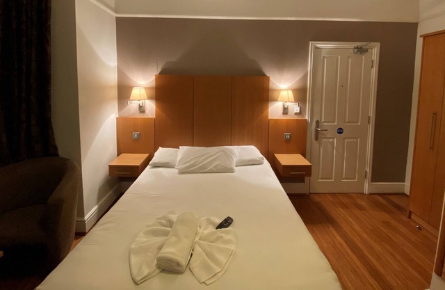 Double Ensuite Room - Buckingham Hotel