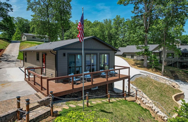 Double J's LakeHouse nestled on Chickamauga Lake!