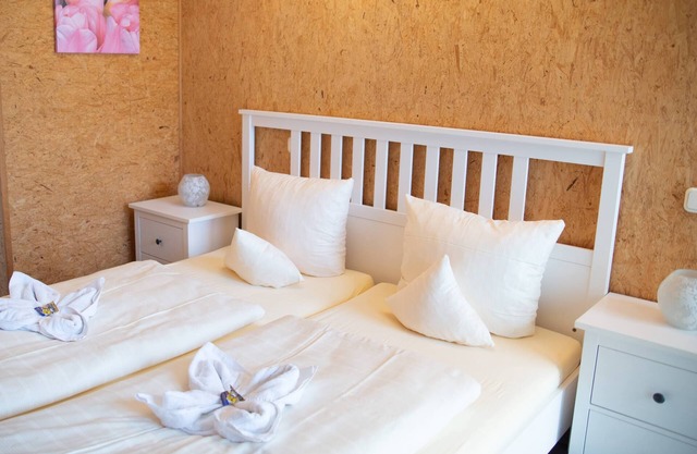 Double room with shower and toilet