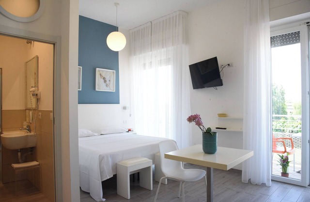 Chambre double avec kitchenette et 2 balcons