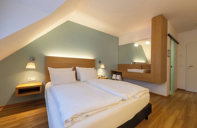 Double room 111. Cozy and dog-friendly.