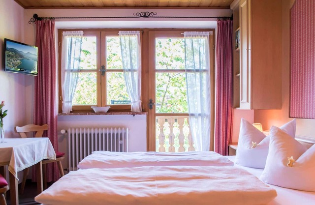 Double Room 2 + 4 - Gästehaus Becher, Kreuth-Point
