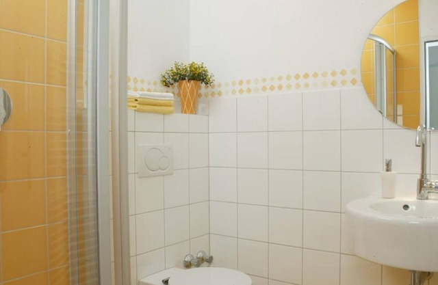 Chambre double 5 douche / WC - Pension Haus Sonneck