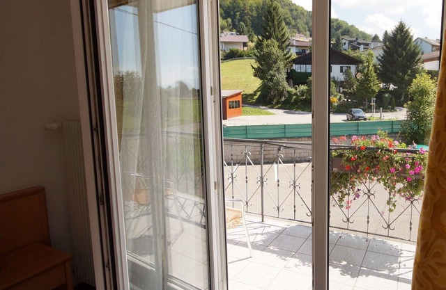 Chambre Double 32 - Vue Latérale sur le Lac - Zur Landeroith GmbH
