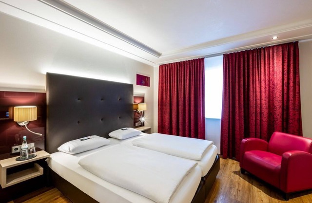 Chambre double confort coté cour avec douche / WC - Weinhotel Klostermühle