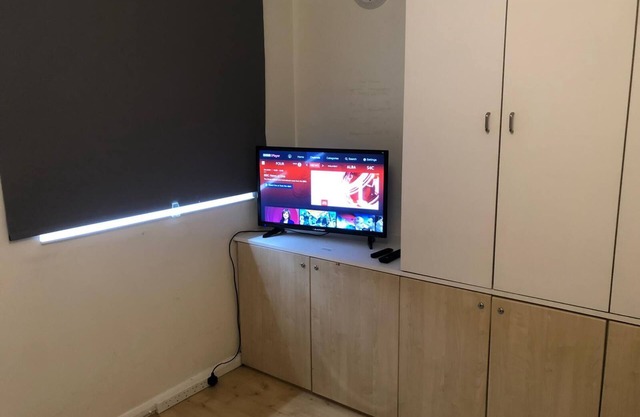 Chambre double dans une maison récemment rénovée à 35 minutes du centre de Londres