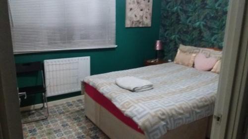 Double room located within walking distance to seaside and town