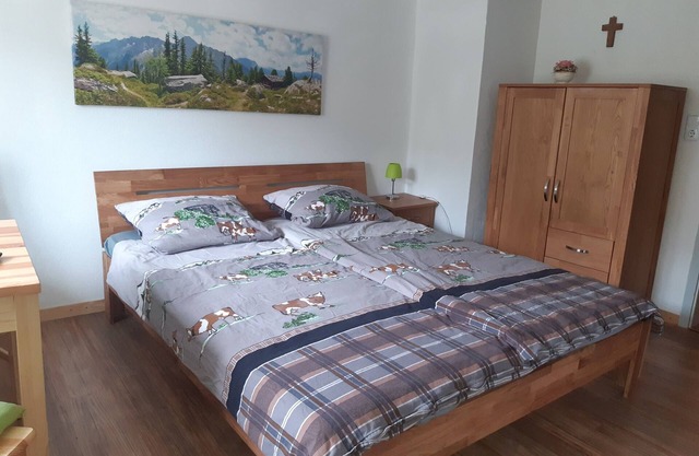 Double-Salle de bain privée séparée-Vue sur la campagne-Primelzimmer