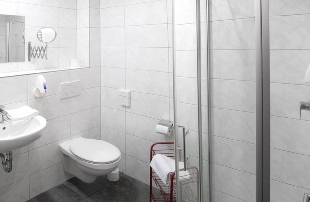 Chambre double douche / WC avec balcon - Hotel Hauer