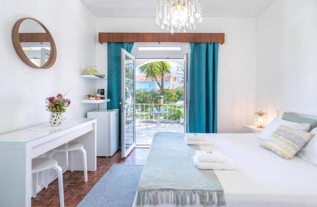 Double room with balcony and garden view- 3