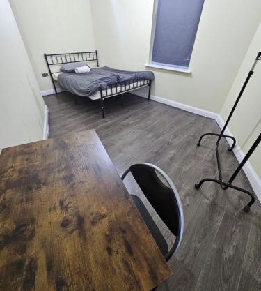 Double room with Shared Bathroom (3)