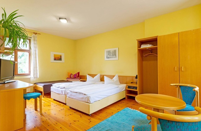 Double room with shared bathroom 1 - Youth guest house