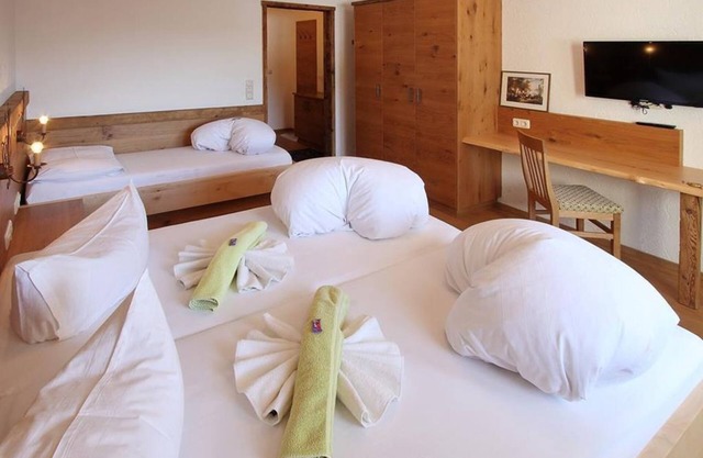 Chambre triple "KOMFORT", douche ou baignoire, WC - Bäckerwirt, Inn