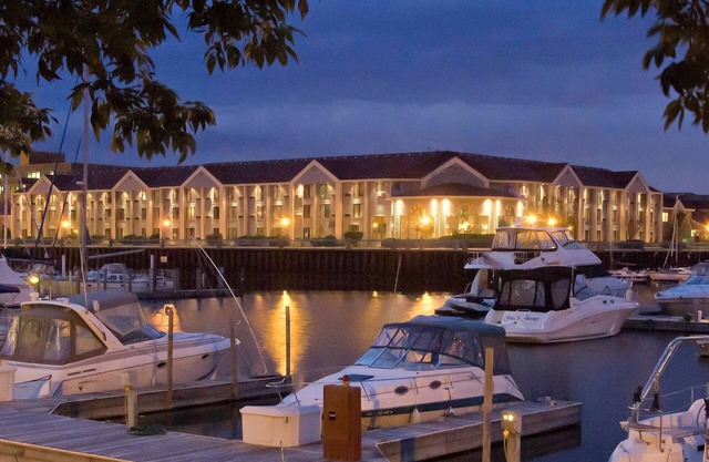 Doubletree by Hilton Hotel Racine Harbourwalk